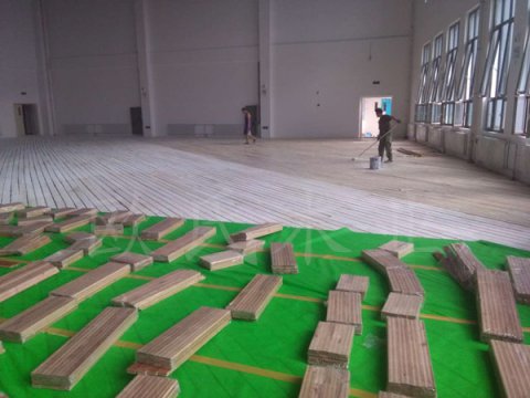 歐氏運(yùn)動(dòng)地板材質(zhì)介紹之歐松板