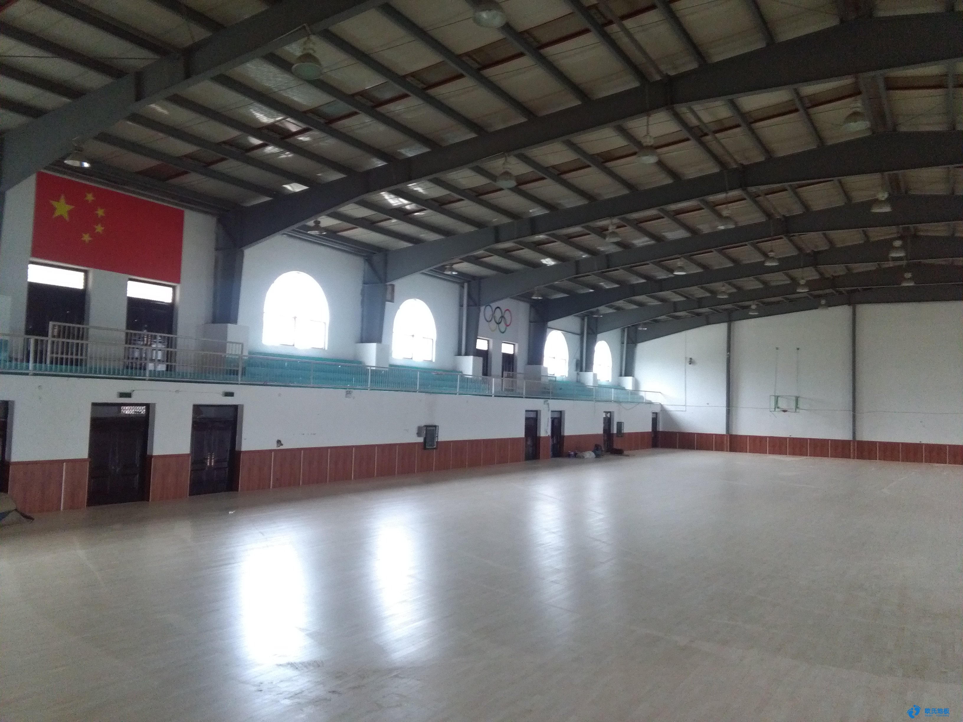 鄭州大學(xué)體育館運(yùn)動木地板完工照片