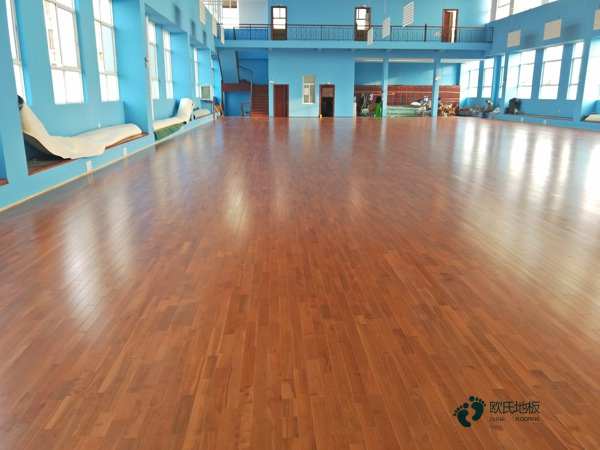 運(yùn)動館木地板品牌哪個好1