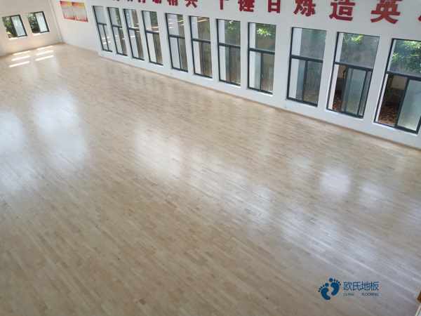 學(xué)?；@球場(chǎng)地地板有哪幾種3