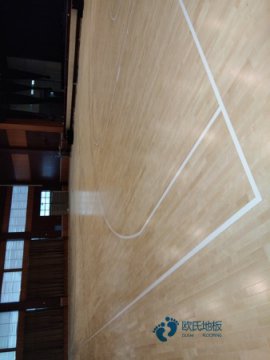 學(xué)校運(yùn)動型木地板施工團(tuán)隊(duì)