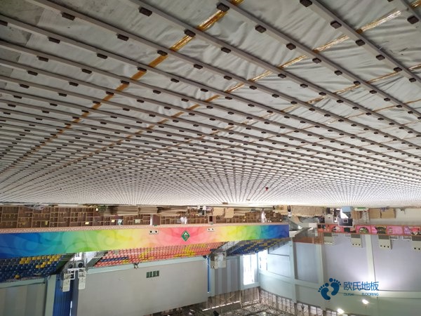 學(xué)校籃球場地地板耐磨層3