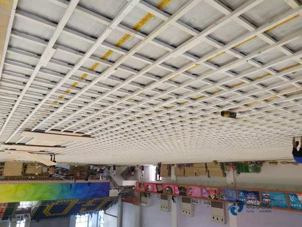 學(xué)?；@球場地地板耐磨層2