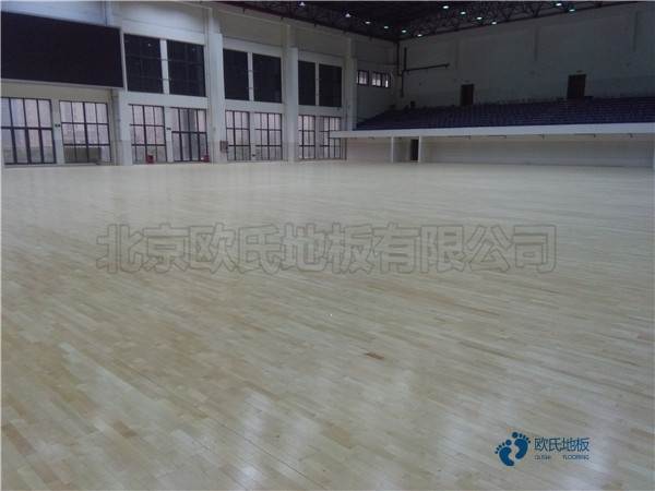 籃球運(yùn)動(dòng)木地板較好的3