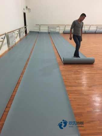 購買運(yùn)動場地板品牌哪個好1