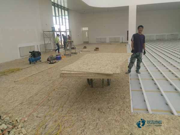 購買運(yùn)動場地板品牌哪個好3