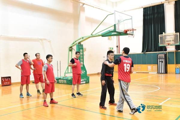 國標(biāo)運(yùn)動(dòng)館木地板施工步驟3