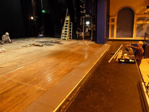 俄勒岡松舞臺(tái)體育地板什么牌子好