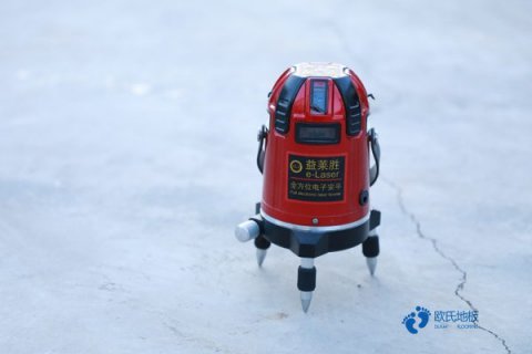 雙龍骨運(yùn)動(dòng)場(chǎng)地板如何保潔